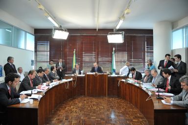 Mensagens que tiveram votação adiada voltam à pauta da CCJ na terça-feira (5)