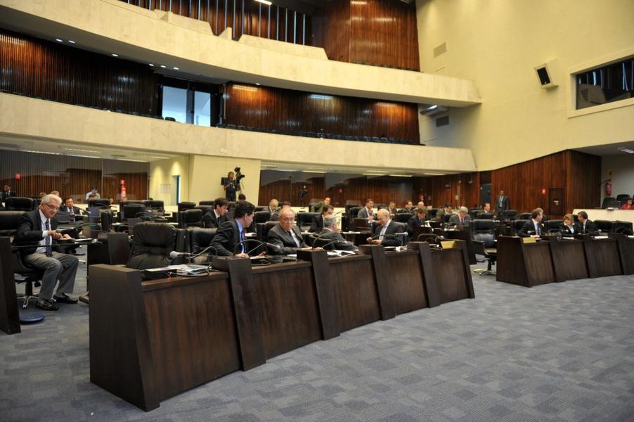 Visão geral do plenário durante a sessão desta quarta-feira (27).