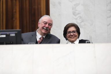 Advogado João Casillo e produtora cultural Regina Casillo são homenageados na Assembleia Legislativa