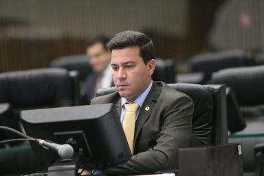 Deputado Arilson requer PSS para contratação de 141 agentes universitários