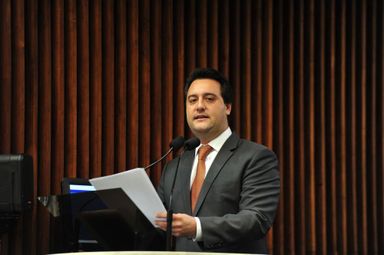 Ratinho Júnior enfatiza austeridade em plano de governo apresentado na Assembleia Legislativa
