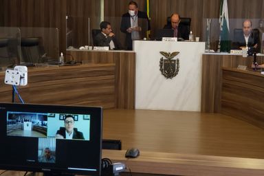 Pedido de vista adia votação de projeto que proíbe passaporte da vacina