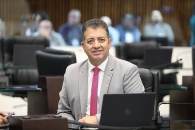 Deputado Cobra Repórter (PSD) apresenta projeto de lei para proibir animais acorrentados no Paraná
