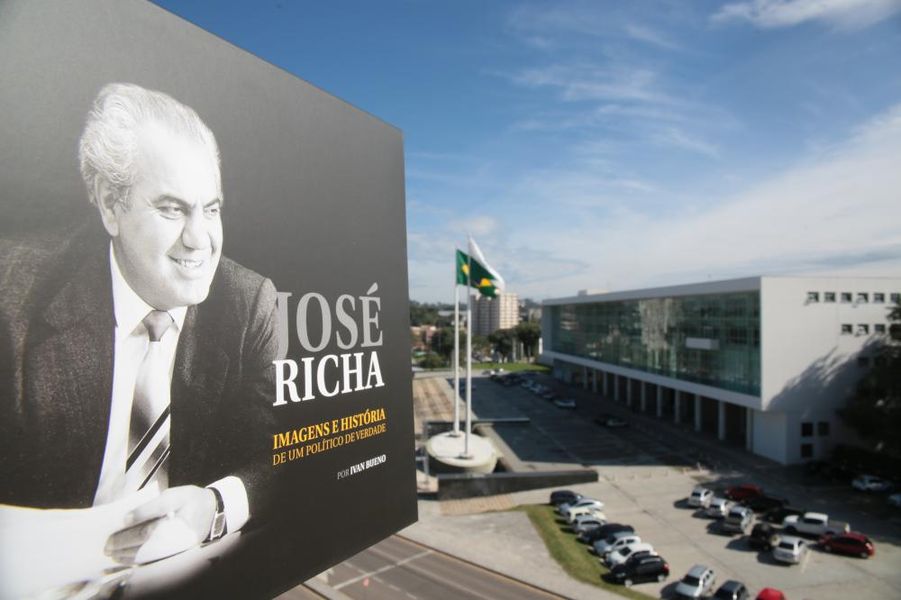 Imagem da capa do livro sobre José Richa que será lançado segunda-feira (29) na Alep.