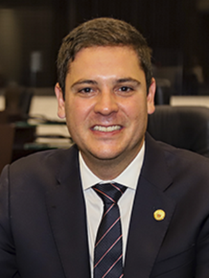 Foto do deputado Matheus Vermelho