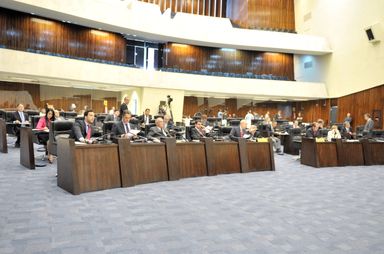 Deputados aprovam sete projetos de lei e decidem manter veto do Executivo