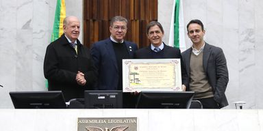 Assembleia Legislativa homenageia médico cirurgião Antonio Carlos Valezi