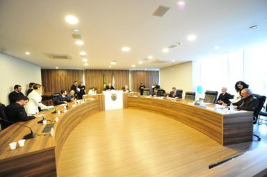 Projeto que flexibiliza exigência para que servidores do TJ residam na sede das comarcas passa na CCJ
