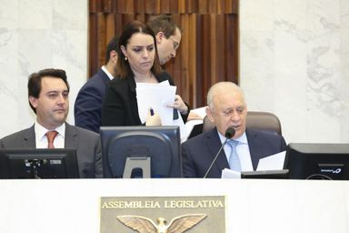Partidos têm até quarta-feira (6) para definir blocos e lideranças
