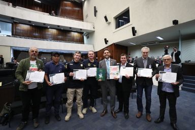 Deputado Goura (PDT) homenageia participantes dos plantios de Juçara e Araucária na 2ª Jornada da Natureza do MST-PR