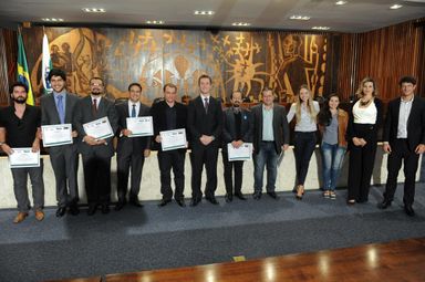 Estudantes de graduação e pós-graduação apresentam trabalhos durante seminário na Assembleia