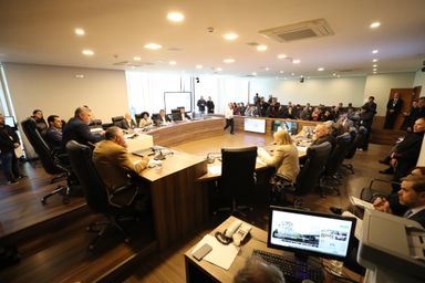 Conselho de Ética aprova suspensão de prerrogativas e perda de mandato contra Renato Freitas (PT)