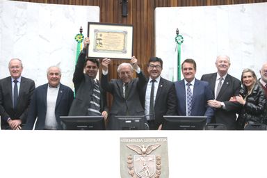 Assembleia Legislativa homenageia os 135 anos de história da Associação Comercial do Paraná