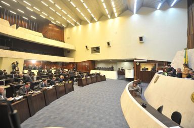 Deputados aprovaram sete projetos de lei na sessão plenária desta segunda-feira (23)