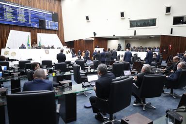 Segue para sanção projeto que proíbe reconstituição de leite em pó importado no Paraná