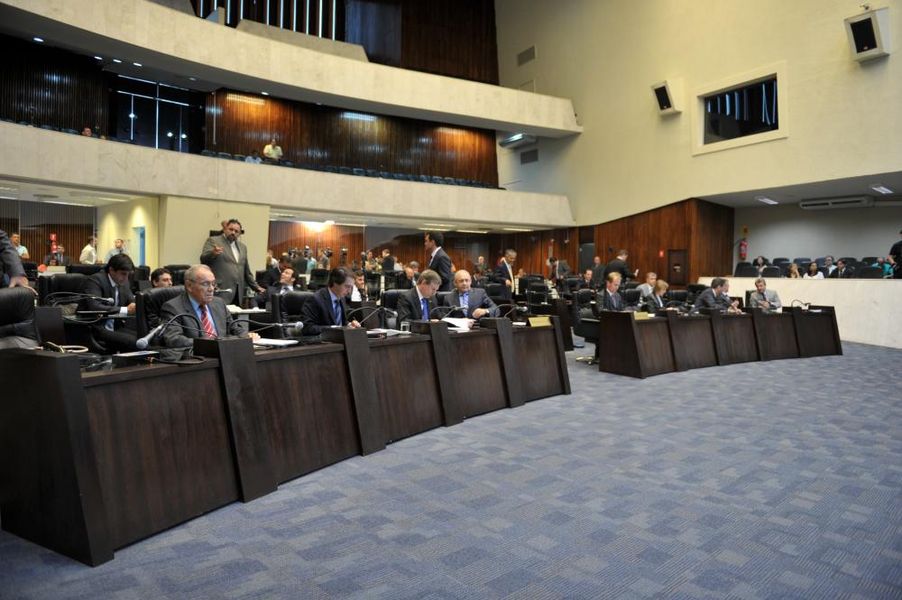 Visão geral do plenário durante a sessão desta segunda-feira (10).