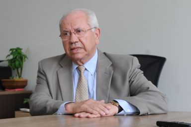 Borges da Silveira lança livro sobre a Nova República no Espaço Cultural da Assembleia Legislativa