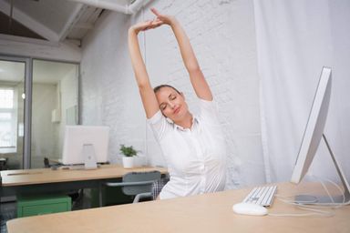 Conheça exercícios de alongamento para fazer no trabalho
