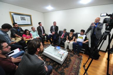 Frente Parlamentar intermedia reunião entre sindicatos e governo sobre a Lei Geral das Universidades