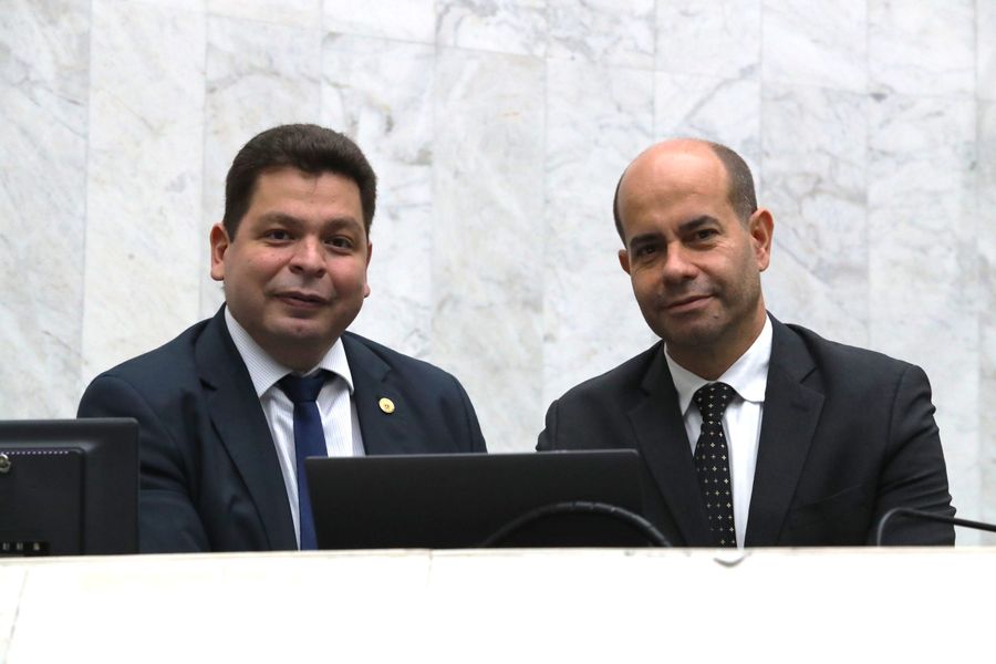 asfalto acostamento
