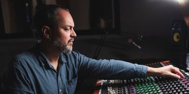 TV Assembleia: Arte e Cultura recebe Vadeco Schettini para falar sobre trajetória artística e música