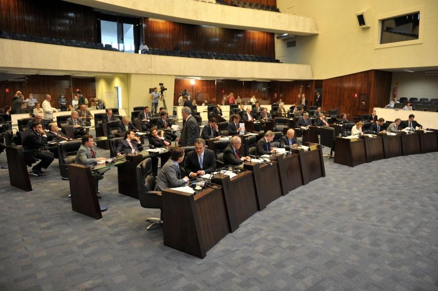 Visão geral do plenário durante a sessão desta terça-feira (26).