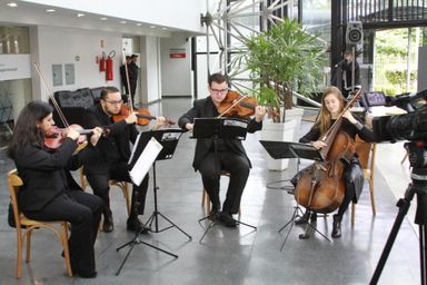 Quarteto de cordas encanta o público com o projeto "Comunicação & Arte na Alep"
