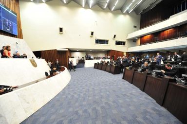 Deputados aprovam uso de lâmpadas LED em obras públicas