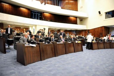 Deputados aprovam seis projetos de lei e 20 indicações