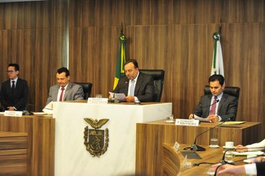 CCJ aprova a PEC que extingue a aposentadoria dos ex-governadores