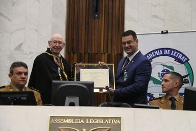 Assembleia celebra primeiro aniversário da Academia de Letras dos Militares do Paraná