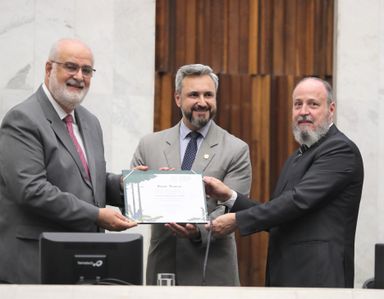 Assembleia celebra os 35 anos de ministério do Pr. Luiz Roberto Soares Silvado à frente da Igreja Batista do Bacacheri