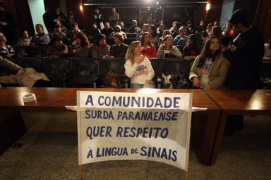 Evento na Assembleia Legislativa debate modelo de educação para os surdos