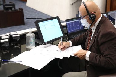 Comissão que analisa os projetos das taxas de cartório se reúne nesta terça-feira (20)
