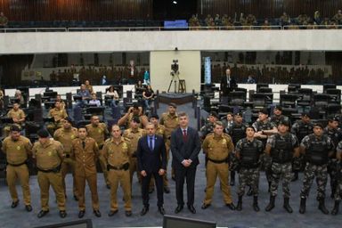 Assembleia homenageia policiais que se destacaram pelo trabalho nas ruas