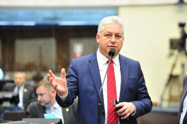 Empresário do Angra prestigia projeto do "Dia Estadual do Heavy Metal" na Assembleia Legislativa