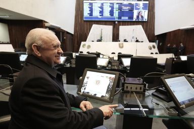 Deputados cadastram digitais e senhas para reabertura dos trabalhos em Plenário