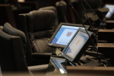 Deputados manifestam preocupação com possível retorno às aulas