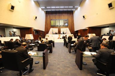 Deputados aprovam gratificação para servidores do Judiciário