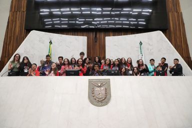 Escola Municipal Julia Amaral Di Lenna visita a Assembleia