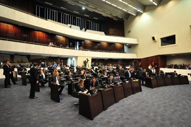 Partidos começam a definir a formação de blocos e indicam seus líderes
