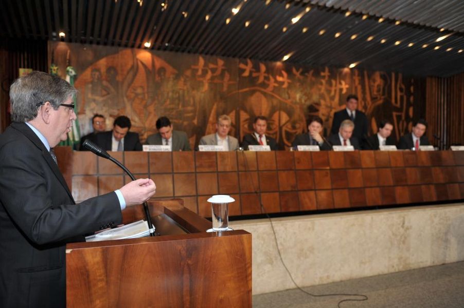 Na tribuda, diretor da Agepar,  Antônio José Correia Ribas.