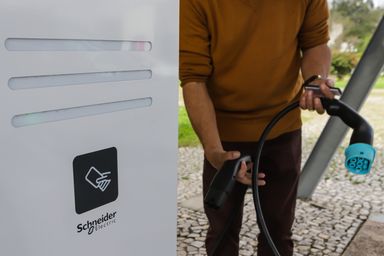 Projetos de lei em trâmite na Assembleia estabelecem requisitos para instalação de carregadores para veículos elétricos em condomínios