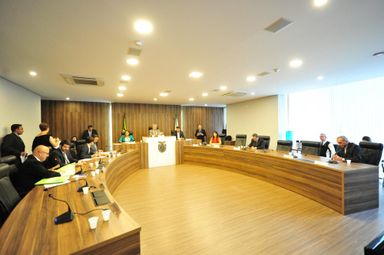 Em sessão extraordinária, CCJ aprova projetos do Executivo e do Tribunal de Justiça