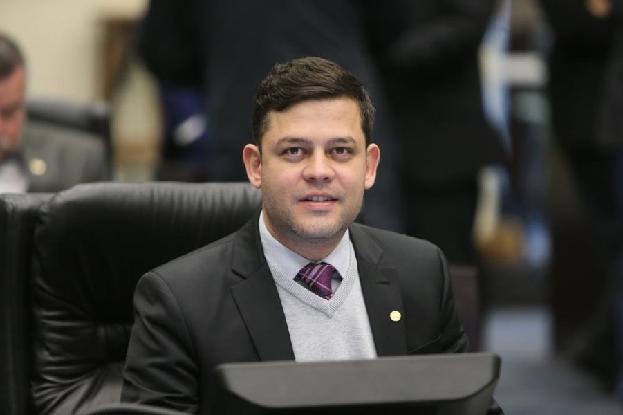 tião frente
