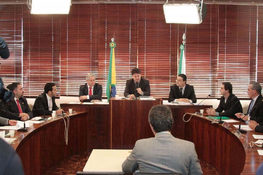 Parlamentares na segunda reunião da CPI dos Pedágios na Sala das Comissões da Alep.