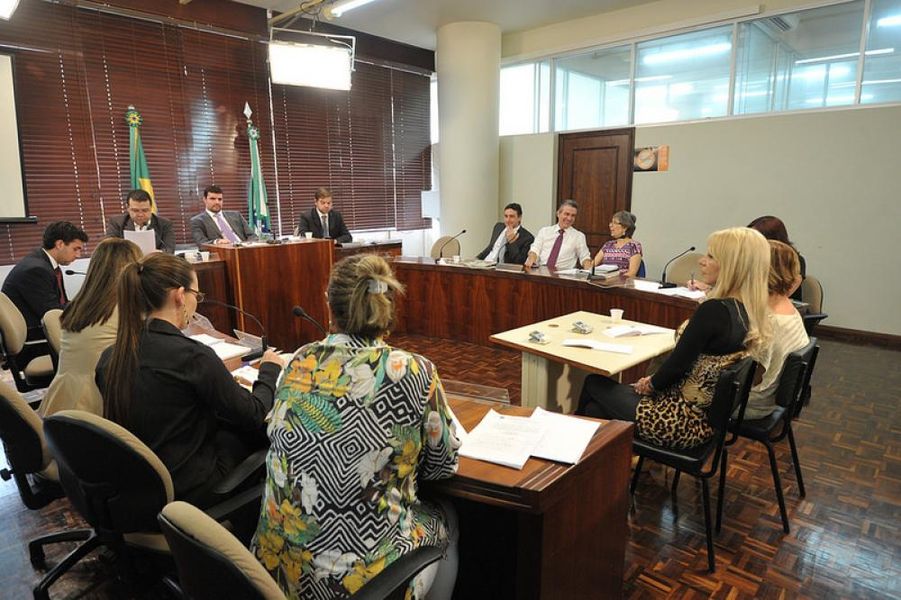 Comissão Especial que estuda a Reforma do Regimento Interno se reúne nesta quarta-feira (12).