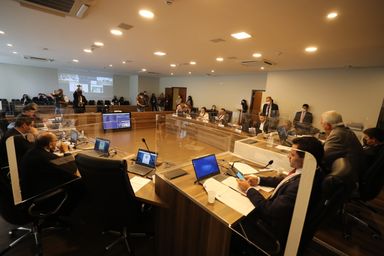 Proposta que vai flexibilizar do uso de máscaras é aprovada na CCJ e já segue para votação em plenário nesta terça-feira