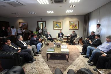 Movimento pela duplicação da PR-415 apresenta demandas ao Legislativo