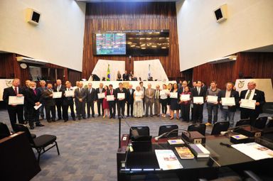 Assembleia homenageia entidades que atuam na promoção da fraternidade e na rejeição à violência